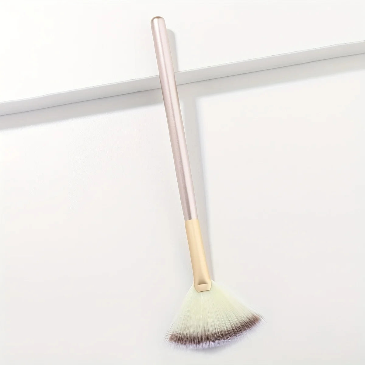 Nuvia Brush